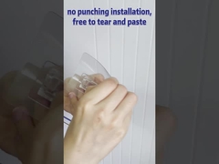 O banheiro autoadesivo da montagem da parede ajusta o suporte claro do suporte do rolo do papel higiênico